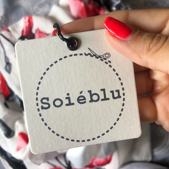 Off the shoulder Floral Maxi Dress - Picture 5 of 7